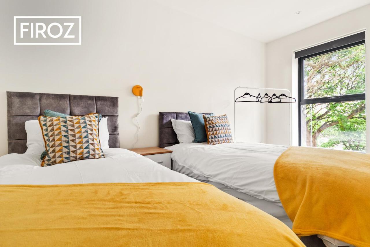 Spacious 4 Bedroom 3 Bath House For Families & Contractors With Free Parking, Fast Wi-fi & Netflix By Firoz Management Holiday home Leeds (West Yorkshire)
