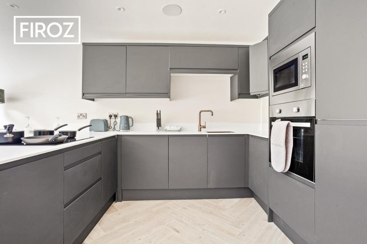 Spacious 4 Bedroom 3 Bath House For Families & Contractors With Free Parking, Fast Wi-fi & Netflix By Firoz Management Holiday home Leeds (West Yorkshire)