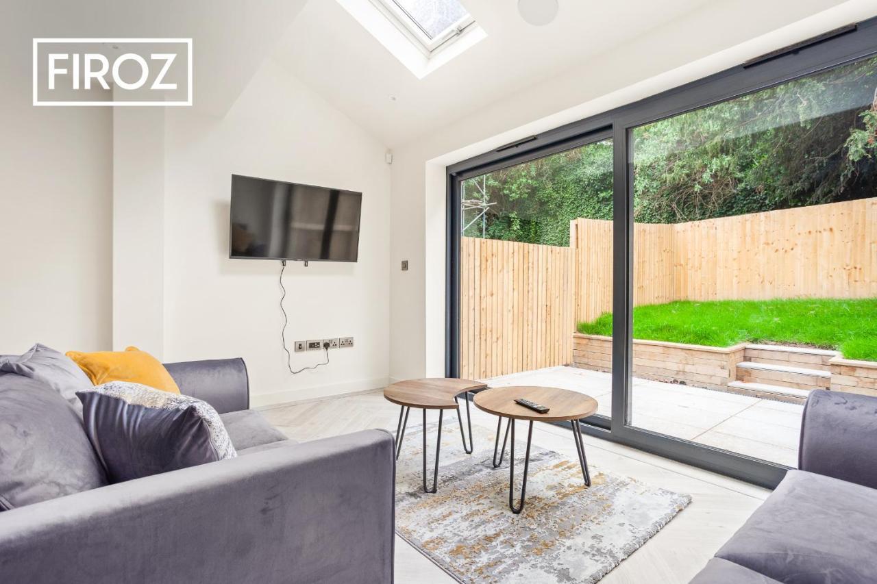 Holiday home Spacious 4 Bedroom 3 Bath House For Families & Contractors With Free Parking, Fast Wi-fi & Netflix By Firoz Management